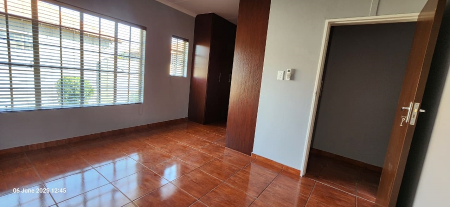 4 Bedroom Property for Sale in Waterkloof East North West